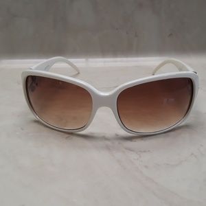 Daisy Fuentes Sunglasses